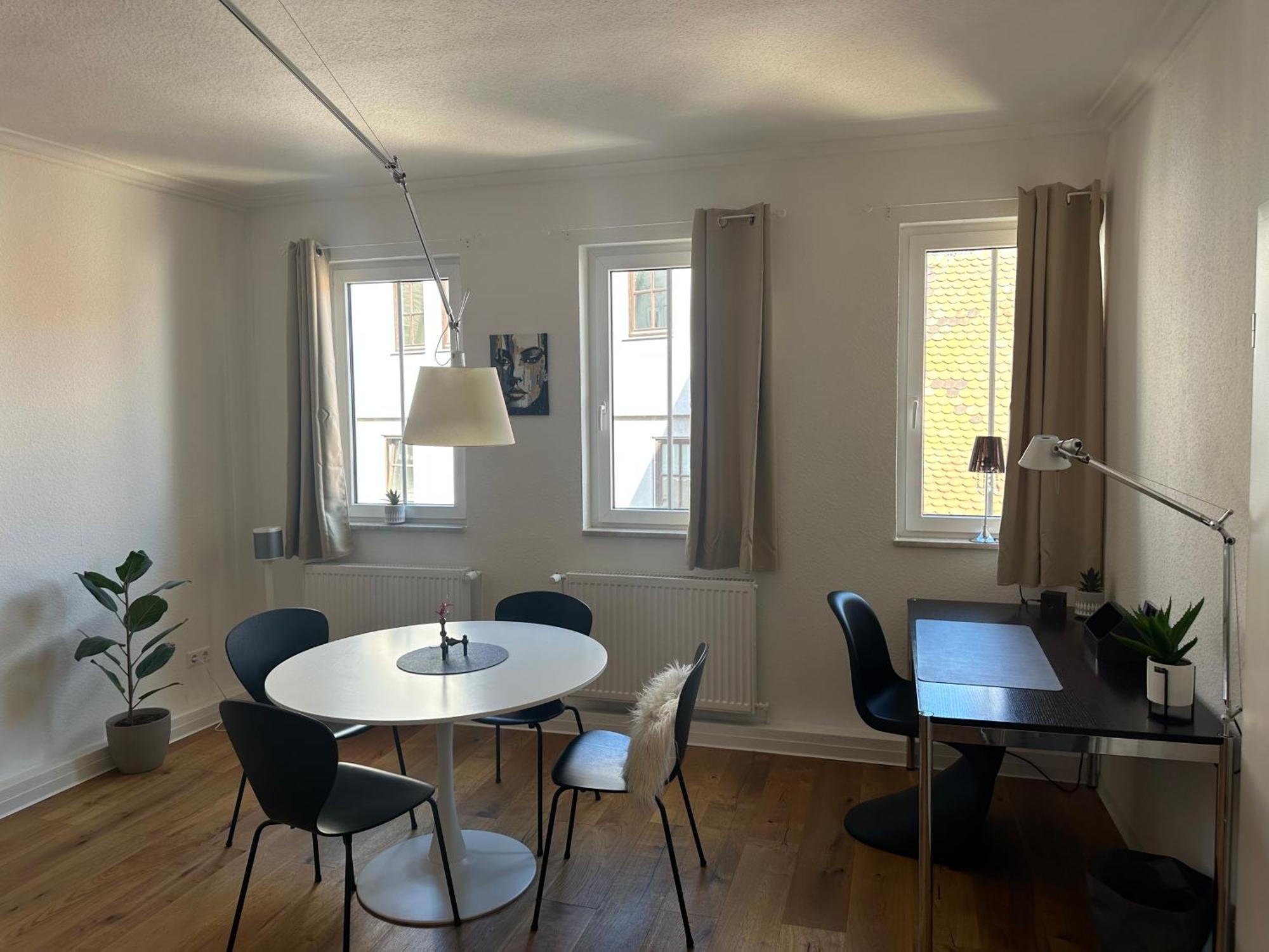 Stylisches Apartment Mit Grossem Tageslichbad Am Marktplatz Леонберг Экстерьер фото